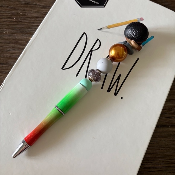 Disney Doorables: Star Wars: Finn handmade beaded pen - Picture 3 of 3